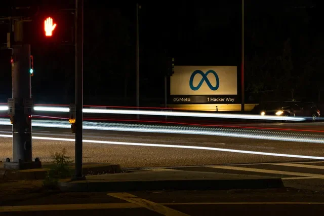 Logótipo da Meta na sede da empresa em Menlo Park, Califórnia, EUA, 15 de abril de 2026. REUTERS/Carlos Barria