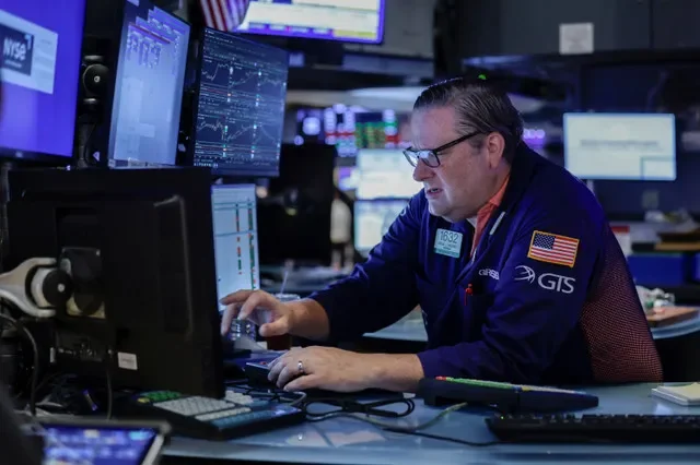 A trader works on the floor of the New York Stock Exchange (NYSE) in New York City, U.S., August 19, 2026. REUTERS/Jeenah Moon