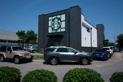 Starbucks sa thải nhân viên từ chối chuyển văn phòng