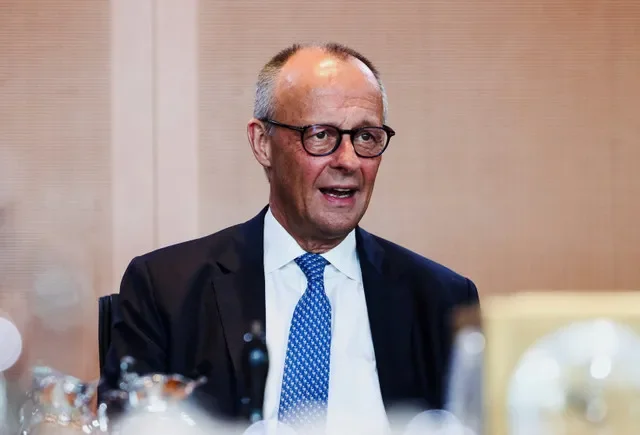 นายกรัฐมนตรีเยอรมนี Friedrich Merz เดินทางมาถึงการประชุมคณะรัฐมนตรี ณ ทำเนียบรัฐบาล ในกรุงเบอร์ลิน ประเทศเยอรมนี เมื่อวันที่ 29 กรกฎาคม 2026 REUTERS/Nadja Wohlleben/File Photo