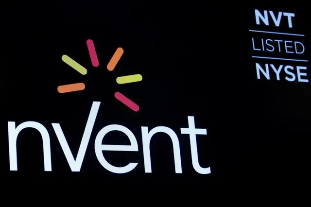 nVent Electric plc.的标志显示在位于美国纽约证券交易所(NYSE)交易大厅的屏幕上,2018年5月1日。路透社/Brendan McDermid