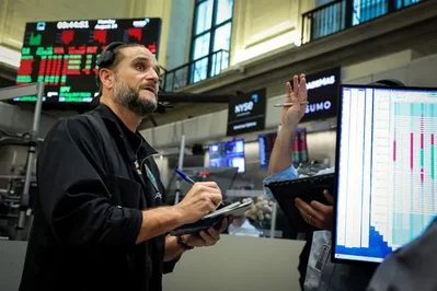 Bolsas globales caen por debilidad tecnológica