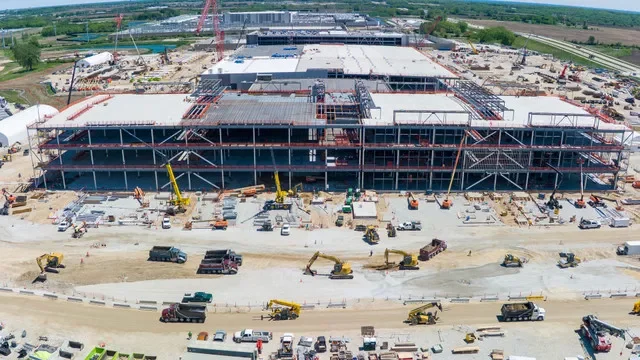 A construção continua em um segundo data center da Microsoft na quarta-feira, 20 de maio de 2026, em Mount Pleasant, Wisconsin. O primeiro data center da empresa em Mount Pleasant entrou em operação no início de abril.