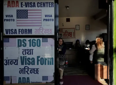 Trump suspende visas de inmigrante globales