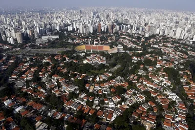 Brazil Raises Floating Debt Forecast to Record 53 Percent
