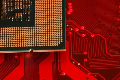 Marvell Technology股價在早市交易中下跌逾8%，因投資者尋求確認其與Google的新定制晶片協議何時能帶動營收增長。儘管業績預測穩健，但高企的市場預期令分析師不得不等待長期回報。