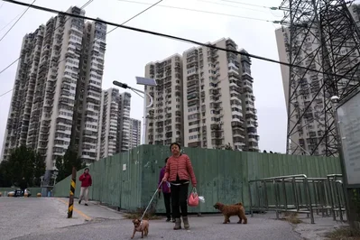 中國發布新指導方針逐步淘汰傳統預售屋模式，規定住宅項目完工後方可撥貸房貸。該措施旨在恢復買方信心，並穩定深陷危機的房地產產業。