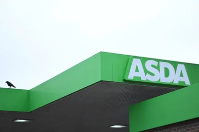 Asda 董事長艾倫·萊頓敦促英國政府推行聚焦成長而非增加企業成本的明確經濟策略。他同時警告，持續的乾旱天候很可能推高食品通膨。