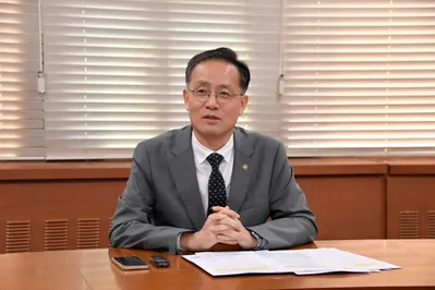 南韓在內閣改組中任命資深技術官僚李亨日為新任財經首長。隨著財政支出即將擴大，他接手的是一個比預期更為過熱的經濟體。