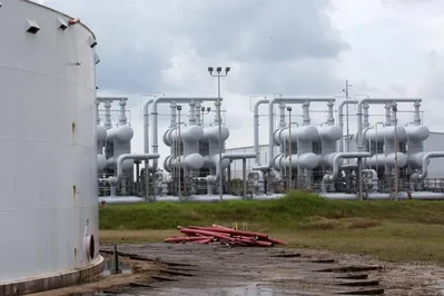 US Oil Reserve Drops to Lowest Level Since 1982