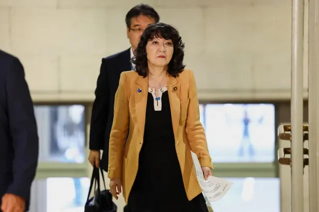 2026年8月3日,日本东京,日本财政大臣片山皋月抵达财务省,就美日联合外汇行动向媒体发表讲话。REUTERS/加藤一成