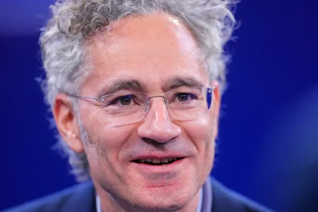 อเล็กซ์ คาร์ป ซีอีโอของ Palantir Technologies เข้าร่วมการประชุมประจำปีสภาเศรษฐกิจโลก (WEF) ครั้งที่ 56 ณ เมืองดาวอส ประเทศสวิตเซอร์แลนด์ เมื่อวันที่ 20 มกราคม 2026 REUTERS/เดนิส บาลิบูส