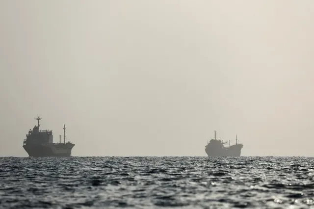 سفن في مضيق هرمز تظهر بالقرب من شاطئ بندر عباس، إيران، 27 أغسطس 2026. ماجد أصغريبور/WANA عبر رويترز