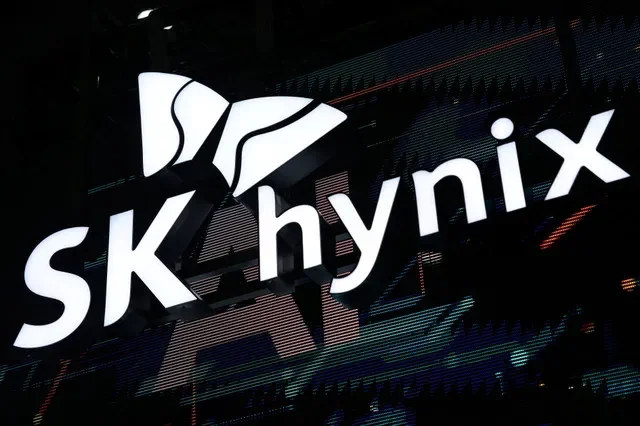 شعار شركة SK Hynix في جناح SK Hynix في غوانغجو، كوريا الجنوبية، 30 يونيو 2026. رويترز/كيم هونغ-جي