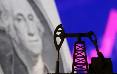 Dollar Rises as Oil and Bond Yields Spark Inflation Fears