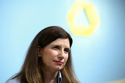 الرئيسة التنفيذية لبنك Commerzbank تربط مستقبلها باستراتيجية مجلس الإدارة