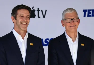 Tim Cook cede el liderazgo de Apple a John Ternus