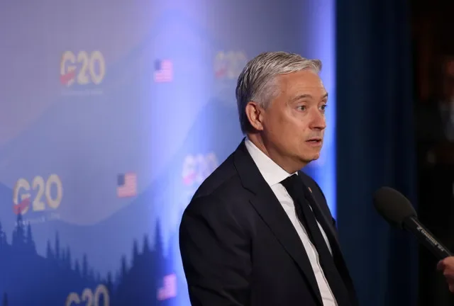 El ministro de Finanzas de Canadá, François-Philippe Champagne, habla con los medios de comunicación mientras los ministros de finanzas y gobernadores de bancos centrales de los países del G20 se reúnen en Asheville, Carolina del Norte, Estados Unidos, el 1 de septiembre de 2026. REUTERS/Sam Wolfe