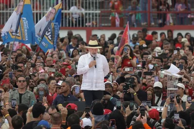 Lula adota estratégia de campanha cautelosa