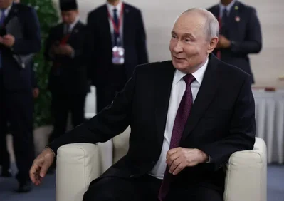 Putin Says Budget Deficit Poses No Critical Risk