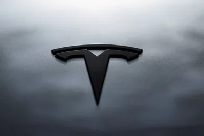 فرنسا تختبر تقنية القيادة الذاتية الكاملة لشركة Tesla
