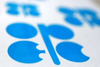 Russia to slightly cut oil output this year