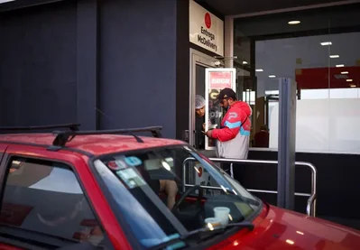 More Argentines are taking on high-interest digital loans to cover basic living costs amid ongoing economic reforms. Household bad debt has reached record levels since data collection began, sparking calls for debt relief.