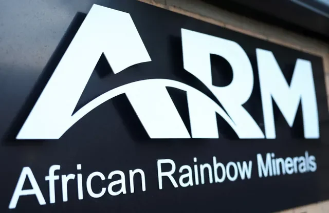 2024年3月7日、南アフリカのサントンにある同社オフィスで見られる African Rainbow Minerals(ARM)のロゴ。ロイター/シフィウェ・シベコ