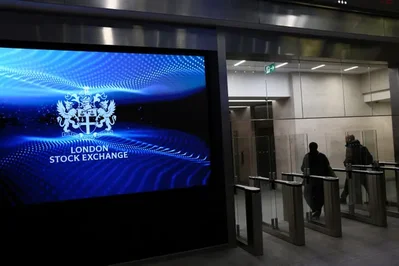 Bolsas de Londres caem com petróleo e juros
