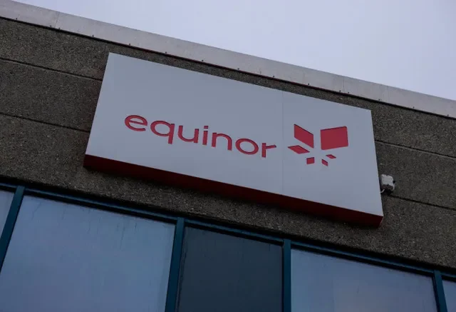 FILE PHOTO: The logo of Equinor is set up at the entrance of a building at Western Europe's largest liquefied natural gas plant Hammerfest LNG in Hammerfest, Norway, March 14, 2024. REUTERS/Lisi Niesner/File Photo