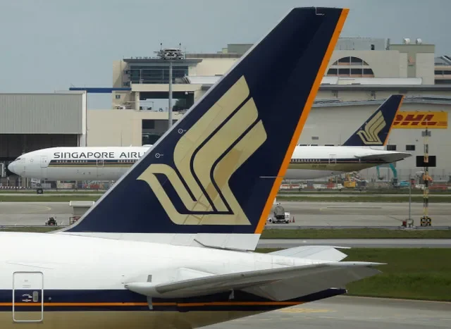 ภาพแฟ้ม: เครื่องบินของ Singapore Airlines จอดอยู่บนลานจอดที่ท่าอากาศยานชางงีในสิงคโปร์ เมื่อวันที่ 8 ธันวาคม 2020 รอยเตอร์/เอ็ดการ์ ซู/ภาพแฟ้ม