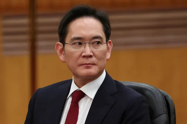 O presidente da Samsung Electronics, Jay Y. Lee, participa de uma reunião com o presidente chinês Xi Jinping (não na foto), no Grande Salão do Povo em Pequim, China, em 28 de março de 2025. REUTERS/Florence Lo