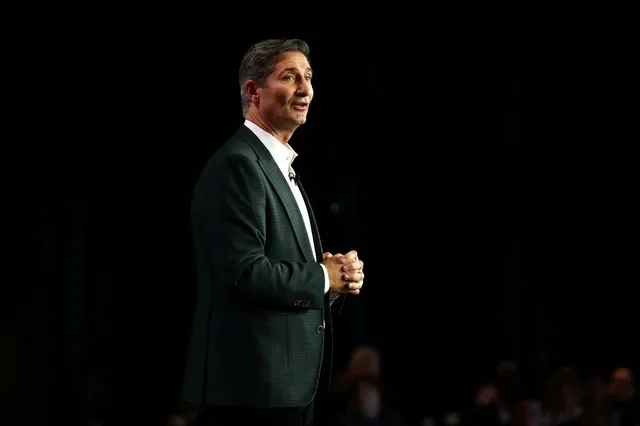 FILE PHOTO: Starbucks CEO Brian Niccol speaks during the Starbucks Investor Day event in New York City, U.S., January 29, 2026. REUTERS/Brendan McDermid/File Photo