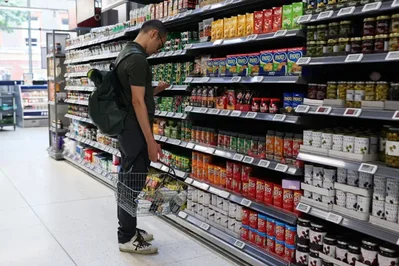 預計英國食品價格通脹率將在今年底達到近4%，並在2027年中達到6%以上的峰值。英國食品與飲料聯合會表示，包括能源和極端天氣在內的持續成本壓力，正推動價格持續上升。