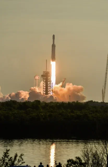 Un cohete Falcon Heavy de SpaceX despega desde la plataforma 39A en el Centro Espacial Kennedy el 30 de agosto de 2026, transportando el telescopio espacial Nancy Grace Roman. Craig Bailey, FLORIDA TODAY a través de USA TODAY NETWORK