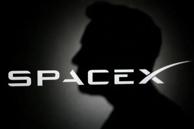 FILE PHOTO: The silhouette of Elon Musk and SpaceX logo are seen in this illustration taken June 11, 2026. REUTERS/Dado Ruvic/Illustration/File Photo
