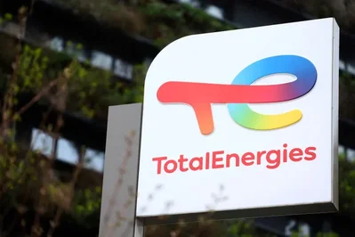 TotalEnergies及其合作夥伴計劃在未來五年內向安哥拉投資100億美元以維持產能。這家法國能源巨頭簽署了新的勘探許可，旨在提高離岸產量。