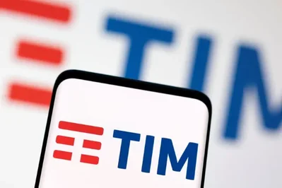 在具國家背景的收購要約完成後，Poste Italiane 已取得 Telecom Italia 66.6% 的股權。該收購案對這家前電話獨占巨頭的估值約為 130 億歐元。收購要約期將於本月稍晚重新開放。