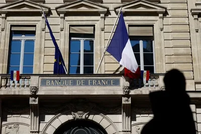 El jefe del banco central de Francia arremete contra el plan de deuda de la extrema izquierda