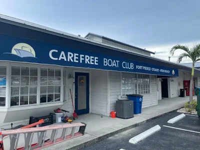 JetRide 對 Carefree Boat Clubs 的企業收購失敗，導致佛羅里達州多處據點突然關閉。數百名會員損失了入會費與月費，同時面臨日益加劇的法律訴訟。