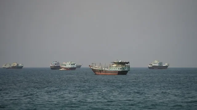 Các tàu thuyền tại Eo biển Hormuz, nhìn từ Musandam, Oman, ngày 6 tháng 9 năm 2026. REUTERS/Stringer