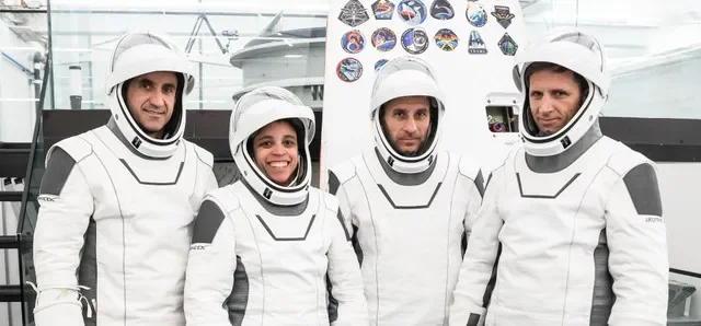 Los astronautas de la NASA Jessica Watkins y Luke Delaney, el astronauta de la Agencia Espacial Canadiense Joshua Kutryk y el cosmonauta de Roscosmos Serguéi Teteriátnikov se entrenan antes de la próxima misión Crew-13.