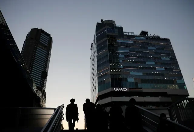 Pedestres caminham em um distrito financeiro em Tóquio, Japão, em 7 de dezembro de 2020. REUTERS/Kim Kyung-Hoon/Foto de arquivo