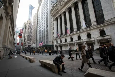 Hedge Funds Increase Short Bets on Consumer Stocks