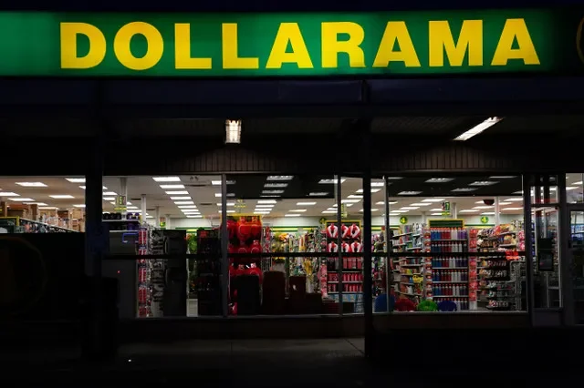2018年6月5日、カナダ・オンタリオ州トロントのDollarama店舗。ロイター/カルロ・アレグリ
