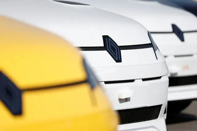 FOTO DE ARQUIVO: Veículos Renault R5 E-Tech recém-fabricados no pátio da fábrica da Renault no complexo Ampere ElectriCity em Douai, França, em 15 de julho de 2026. REUTERS/Benoit Tessier/ Foto de arquivo