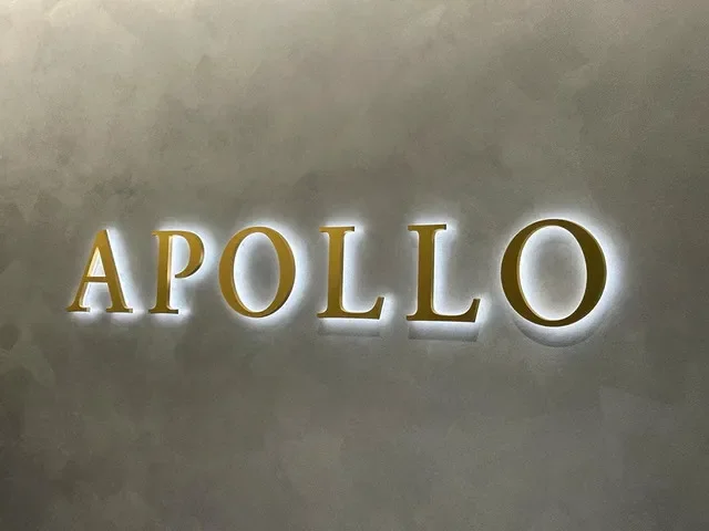 FILE PHOTO: Apollo Global Management's logo at their office in Tokyo, Japan October 20, 2025. REUTERS/Miho Uranaka/File Photo