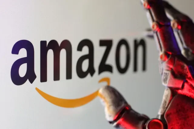 Logotipo de Amazon visto en esta ilustración tomada el 16 de febrero de 2025. REUTERS/Dado Ruvic/Illustration