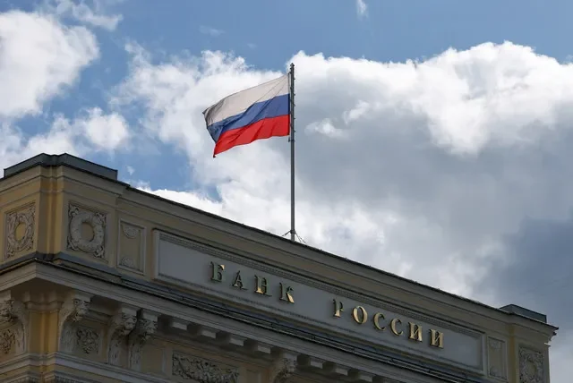 A flag flies above the headquarters of the Russian Central Bank on the day of a key rate-setting meeting in Moscow, Russia, September 11, 2026. REUTERS/Shamil Zhumatov