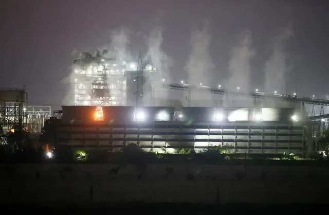 Smoke billows from the cooling towers of a coal-fired power plant in Ahmedabad, India, October 13, 2021. REUTERS/Amit Dave